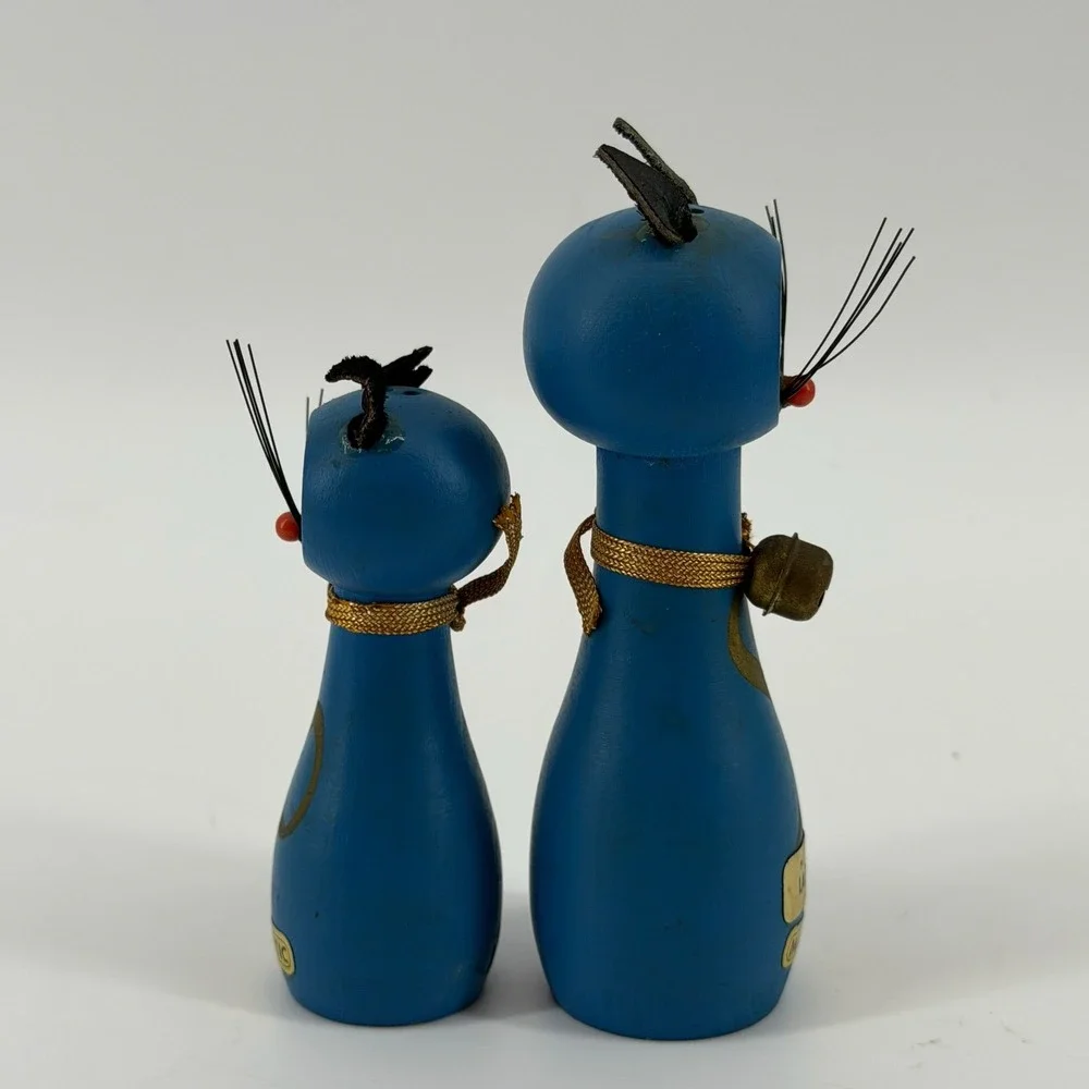 Vintage Las Vegas Magnetic Cat Salt Pepper Shakers Blue MCM Retro Decor‎